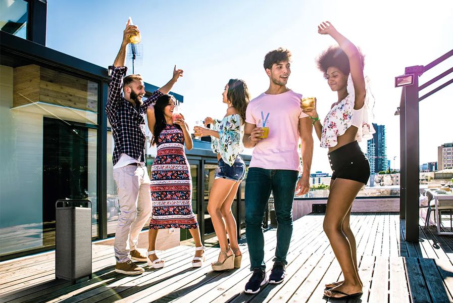 Lifestylebild von Sonoro Escape auf einer Roof Top Party