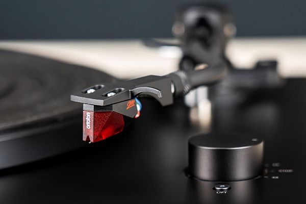 Lifestylebild vom Sonoro EAS Plattenspieler